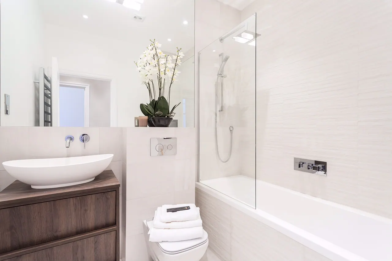 Family bathroom in marble and timber